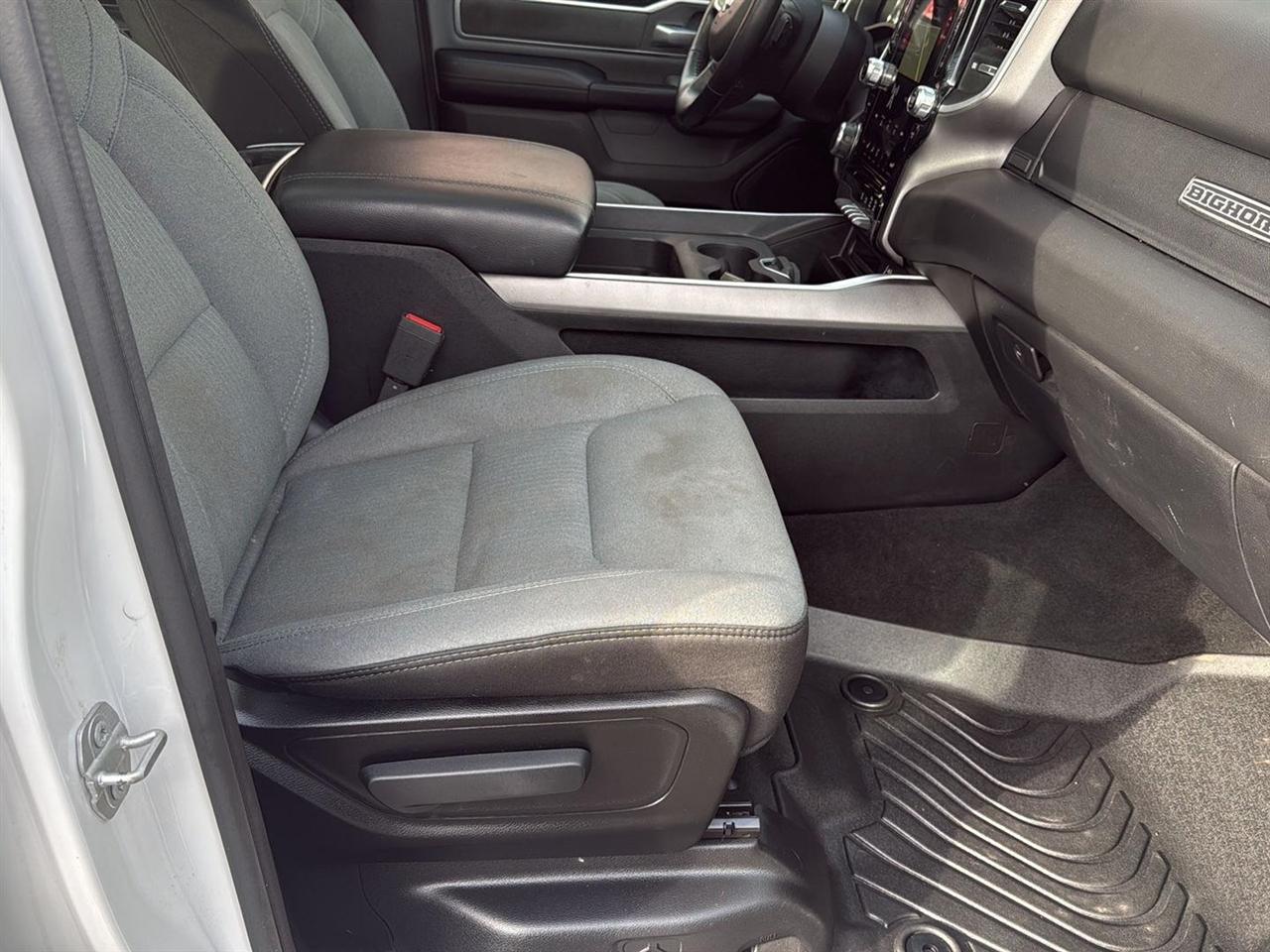 RAM 1500 Big Horn 4x4 Crew Cab 5'7" Box 2020