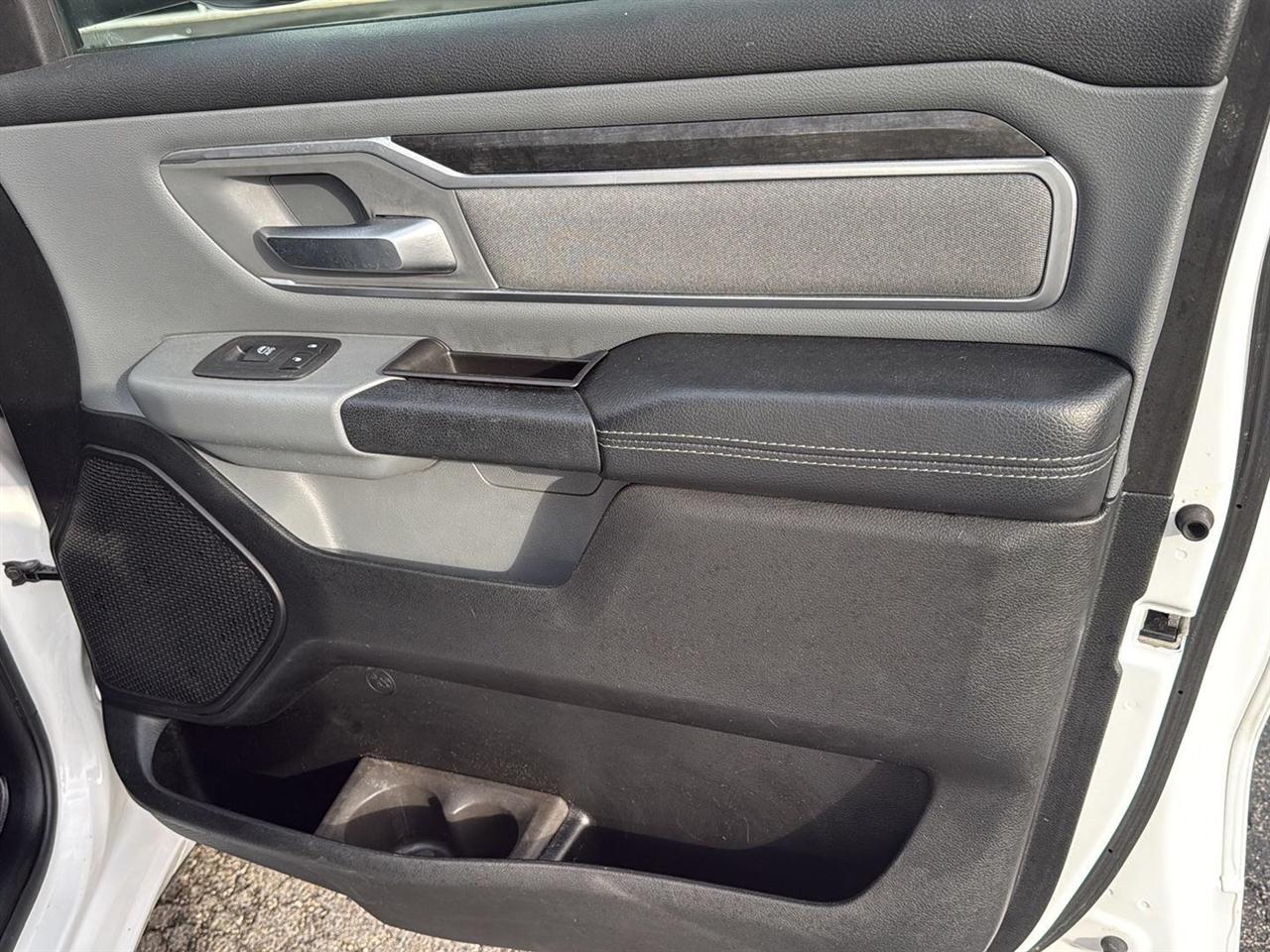 RAM 1500 Big Horn 4x4 Crew Cab 5'7" Box 2020