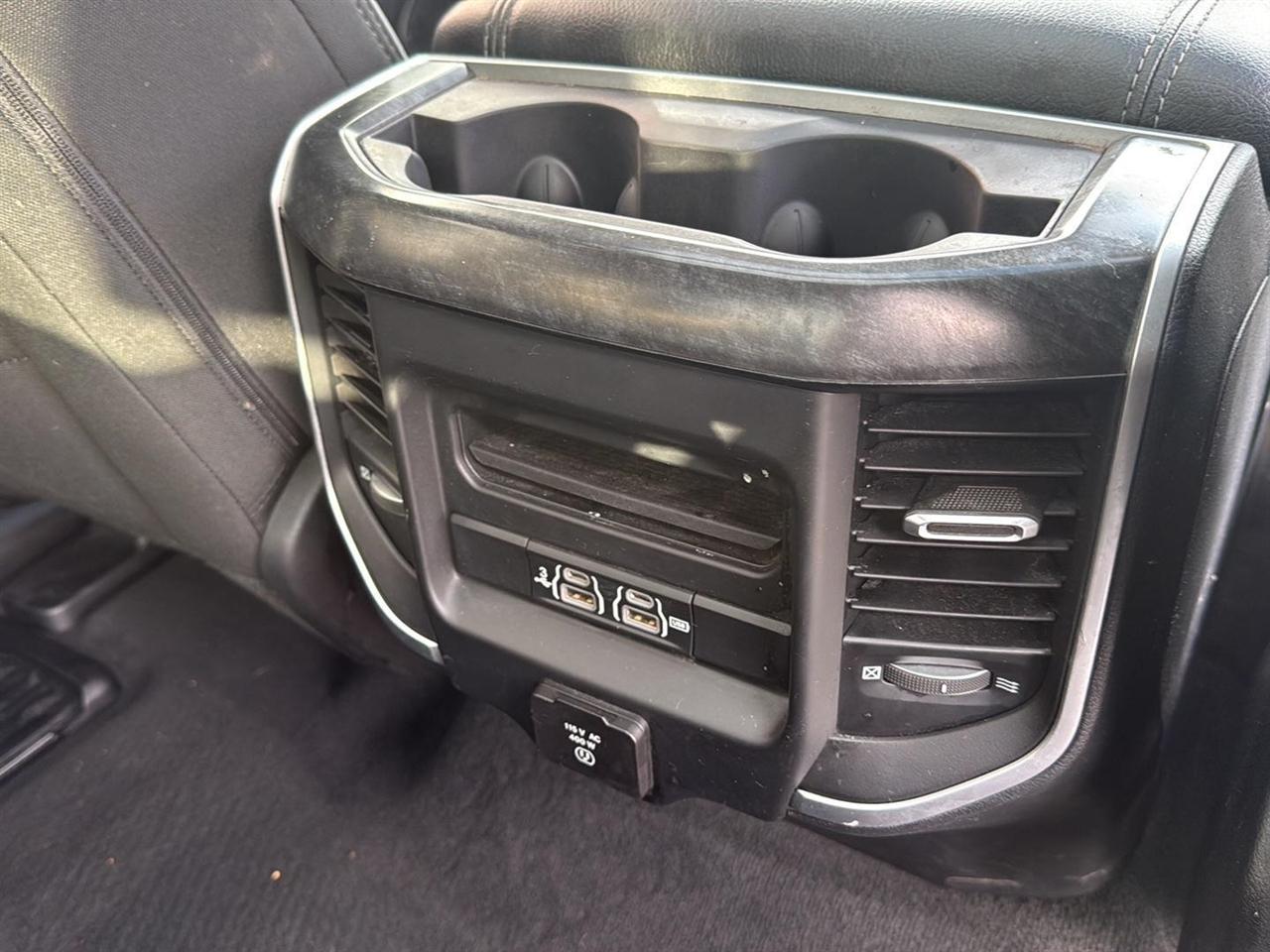 RAM 1500 Big Horn 4x4 Crew Cab 5'7" Box 2020