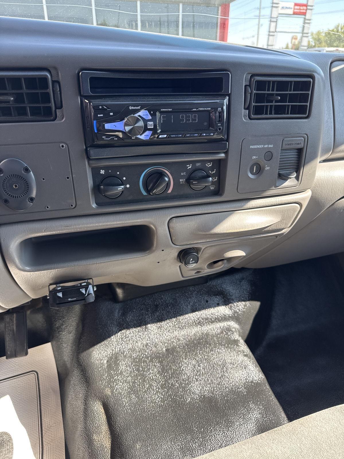 Ford Super Duty F-350 SRW Supercab 142" Lariat 2001