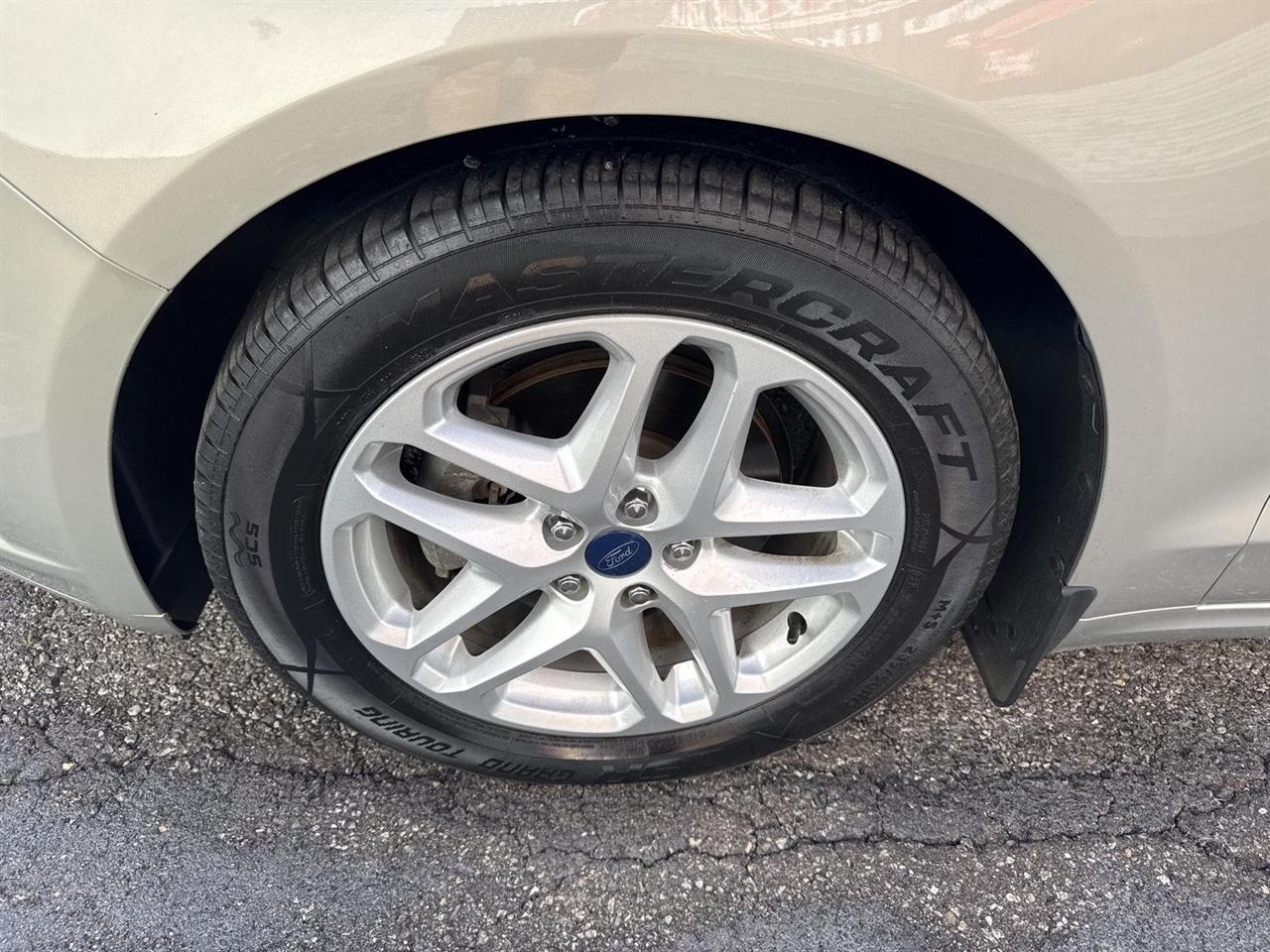 Ford Fusion 4dr Sdn SE FWD 2015