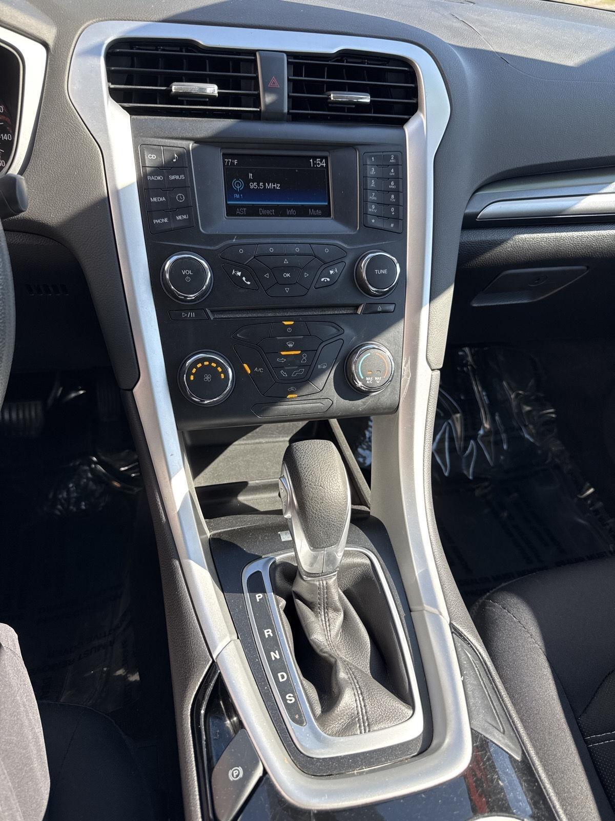 Ford Fusion 4dr Sdn SE FWD 2015