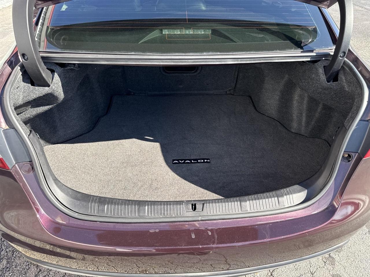 Toyota Avalon 4dr Sdn XLE Premium (Natl) 2016