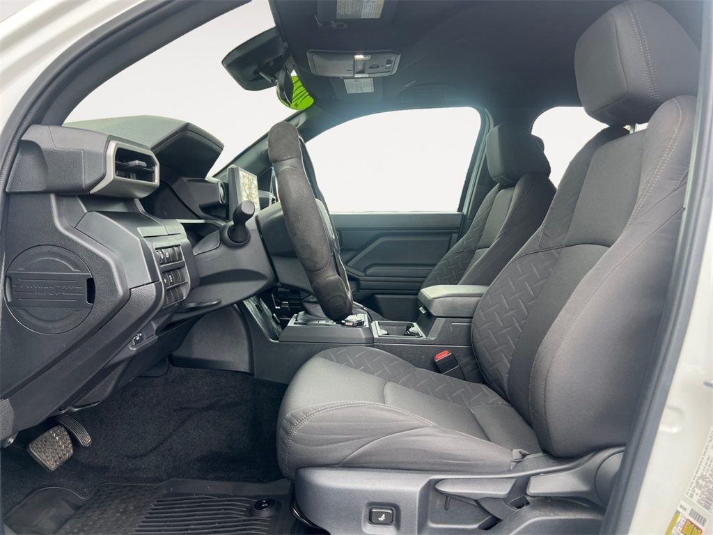 Toyota Tacoma 4WD  2024