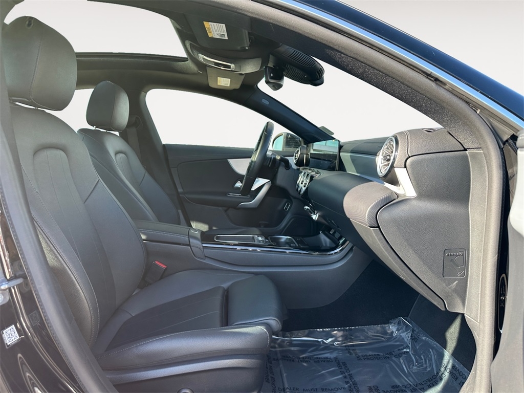 Mercedes-Benz CLA  2025