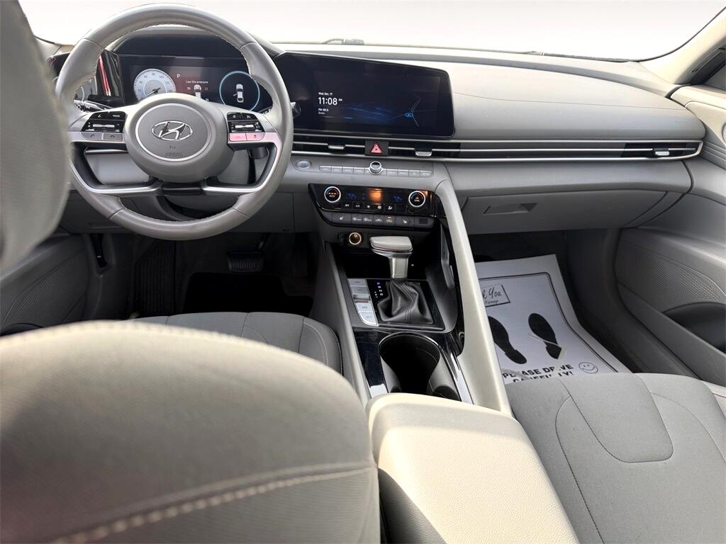 Hyundai Elantra  2023