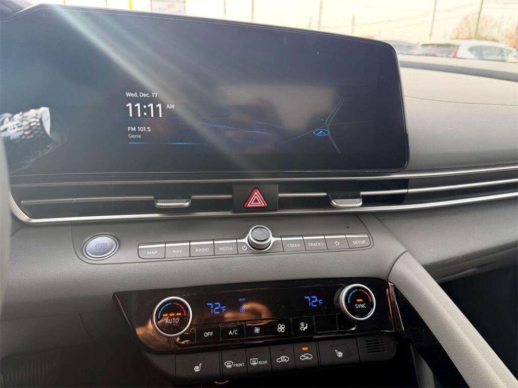 Hyundai Elantra  2023