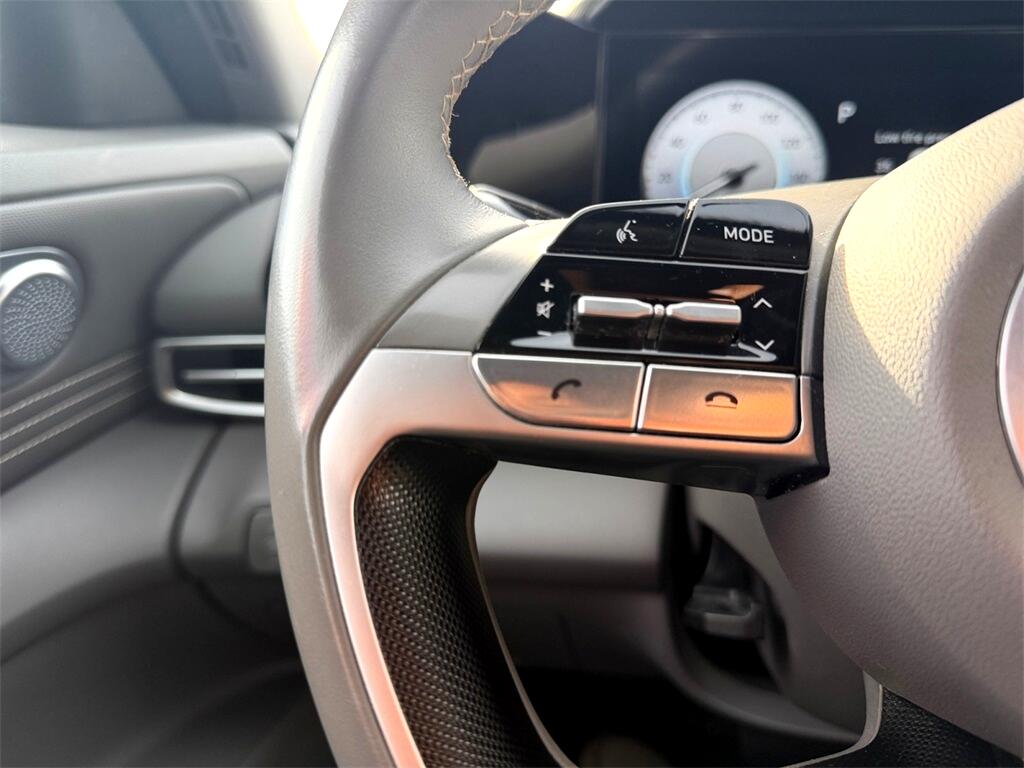 Hyundai Elantra  2023