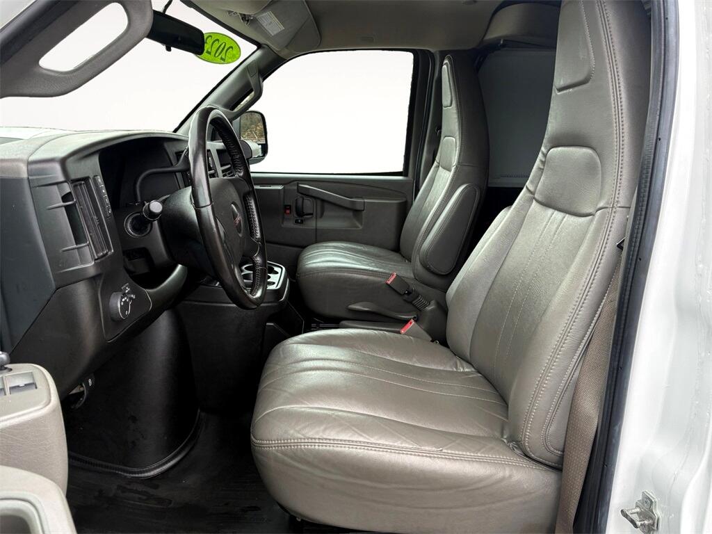 GMC Savana Cargo Van  2023