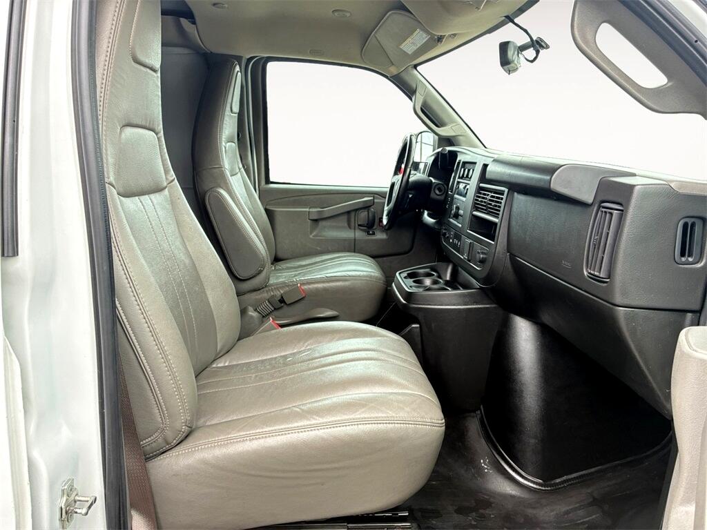 GMC Savana Cargo Van  2023