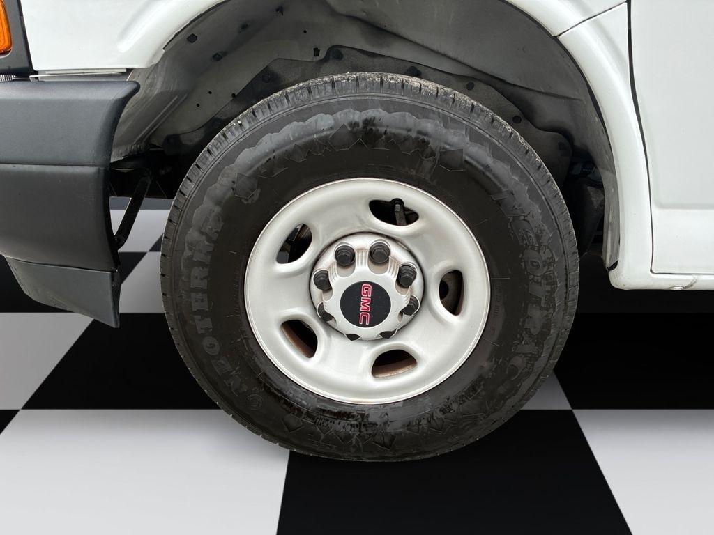 GMC Savana Cargo Van  2023