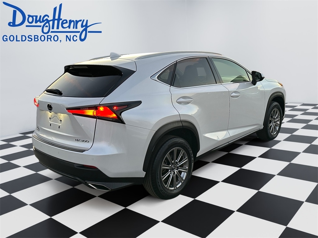 Lexus NX  2021