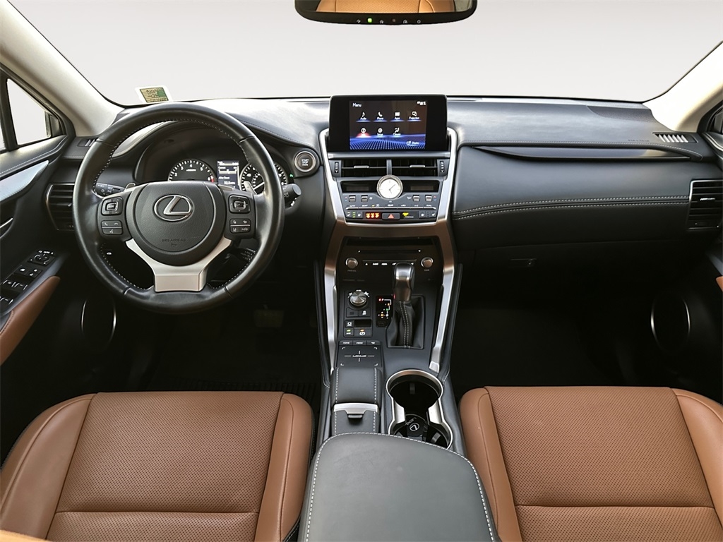 Lexus NX  2021