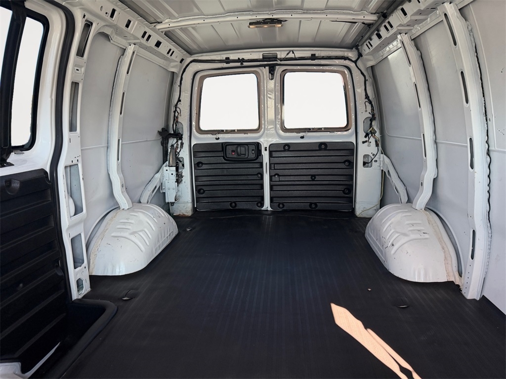 GMC Savana Cargo Van  2020