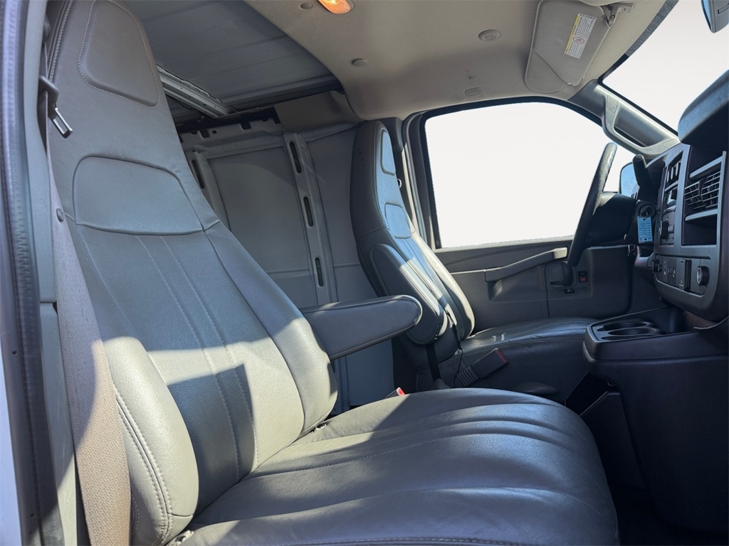 GMC Savana Cargo Van  2020