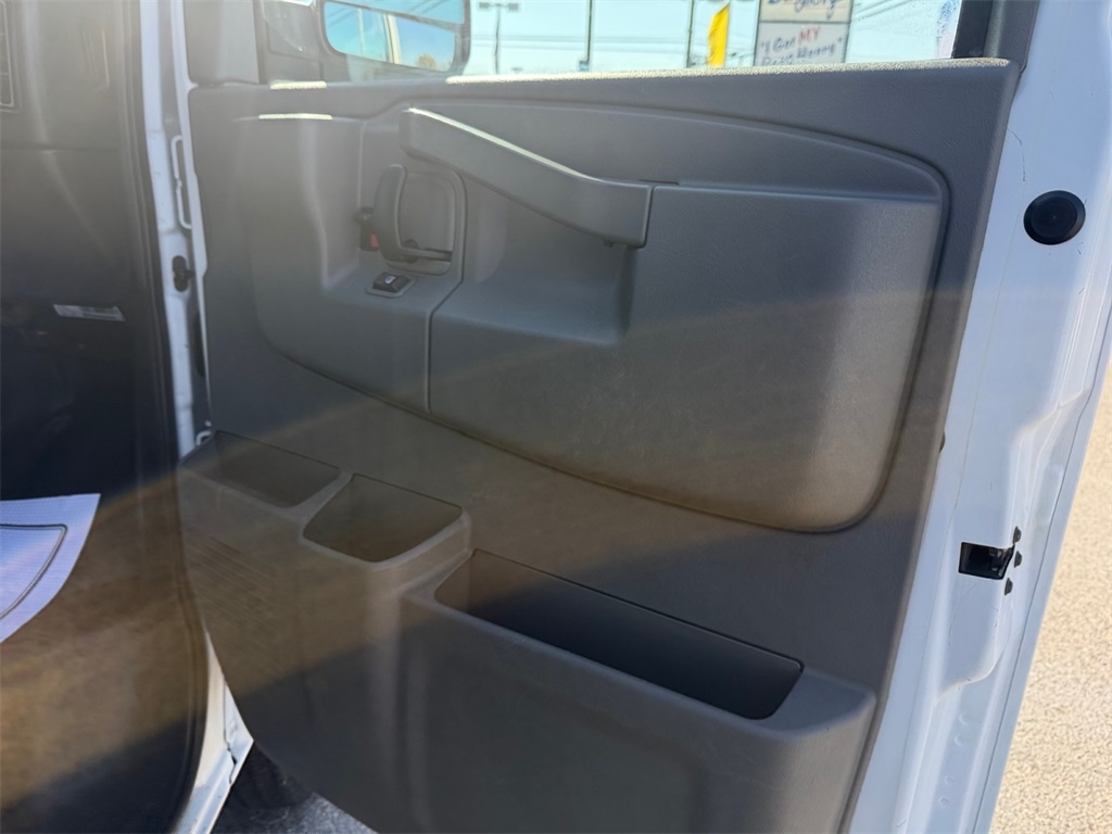 GMC Savana Cargo Van  2020