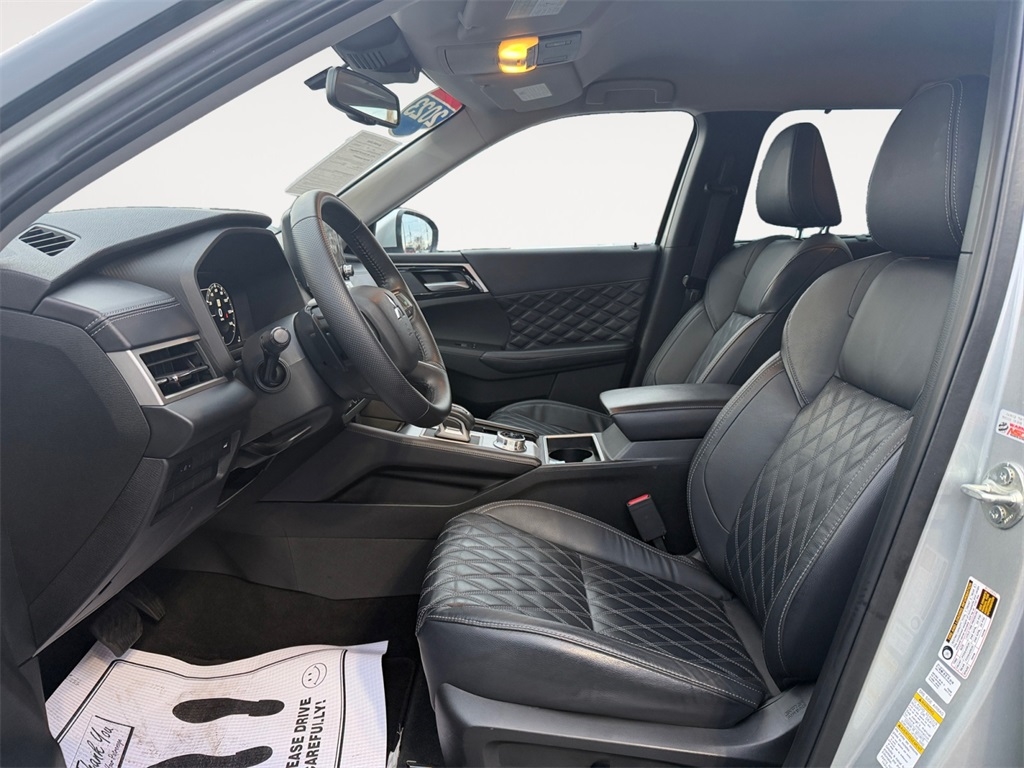 Mitsubishi Outlander  2023