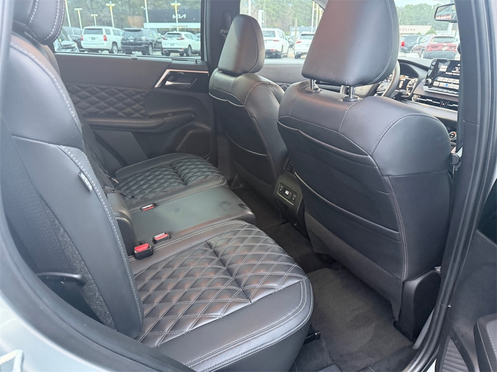 Mitsubishi Outlander  2023