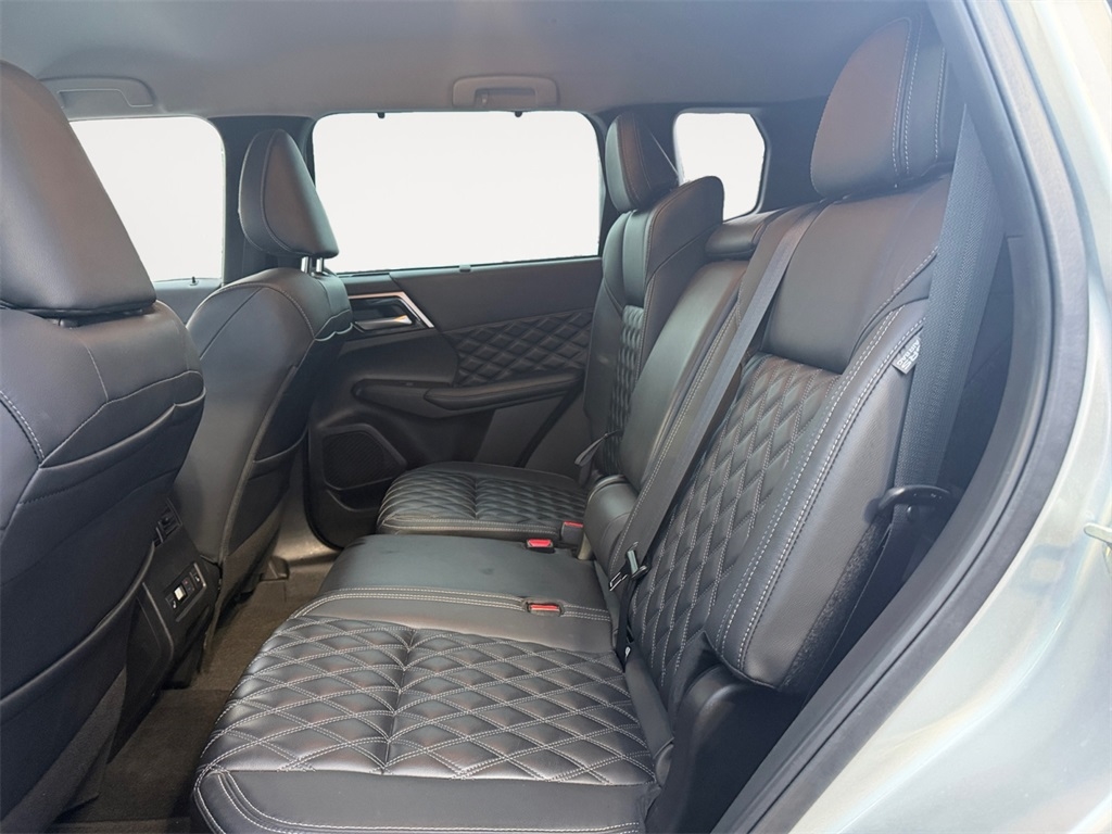 Mitsubishi Outlander  2023