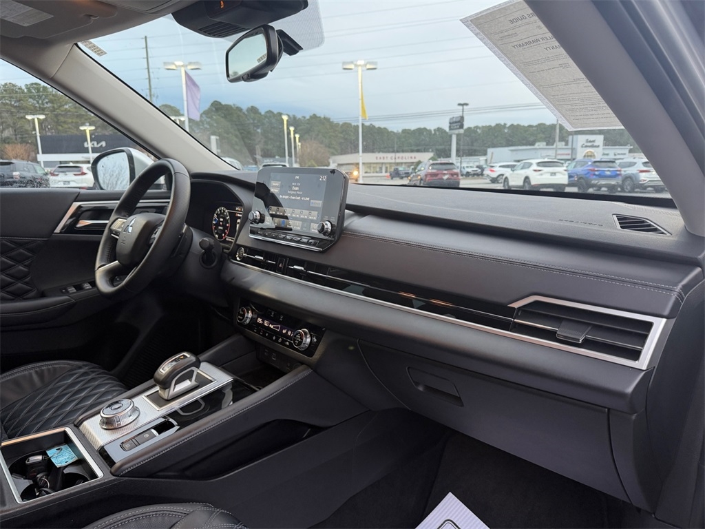 Mitsubishi Outlander  2023