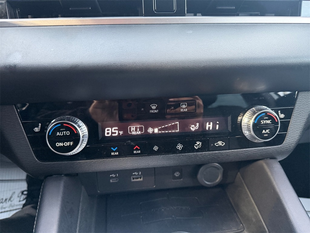 Mitsubishi Outlander  2023