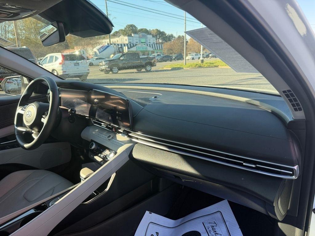 Hyundai Elantra Hybrid  2023