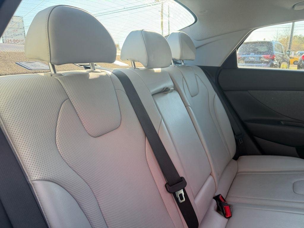 Hyundai Elantra Hybrid  2023