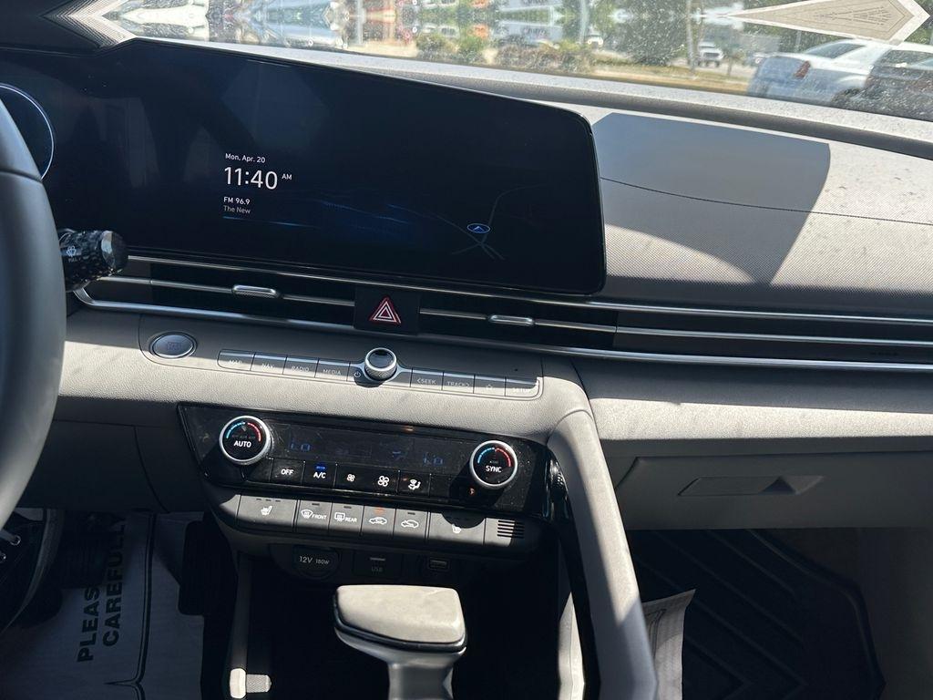 Hyundai Elantra  2023