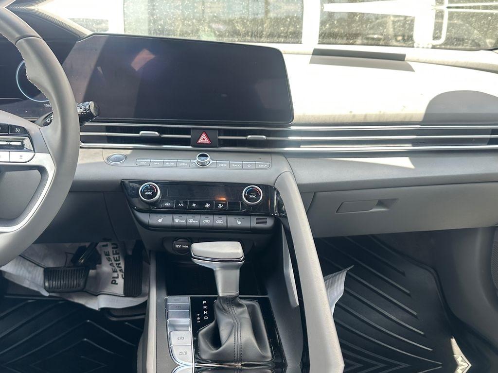 Hyundai Elantra  2023
