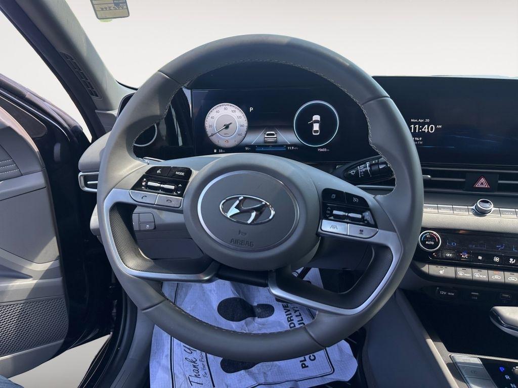 Hyundai Elantra  2023