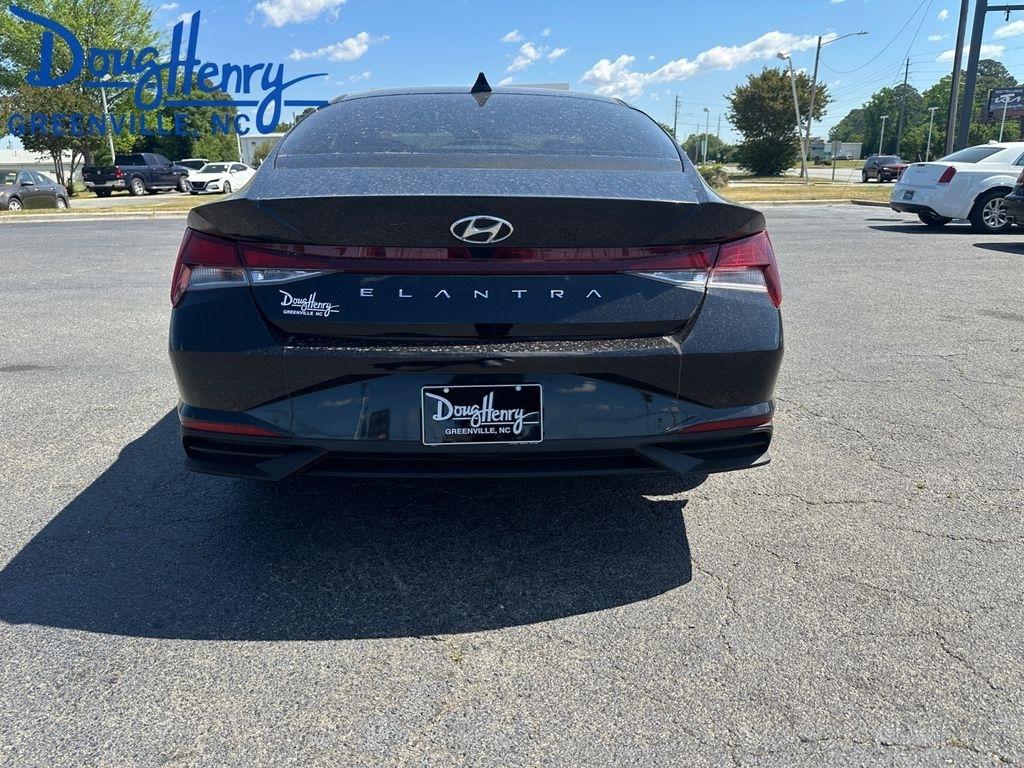Hyundai Elantra  2023