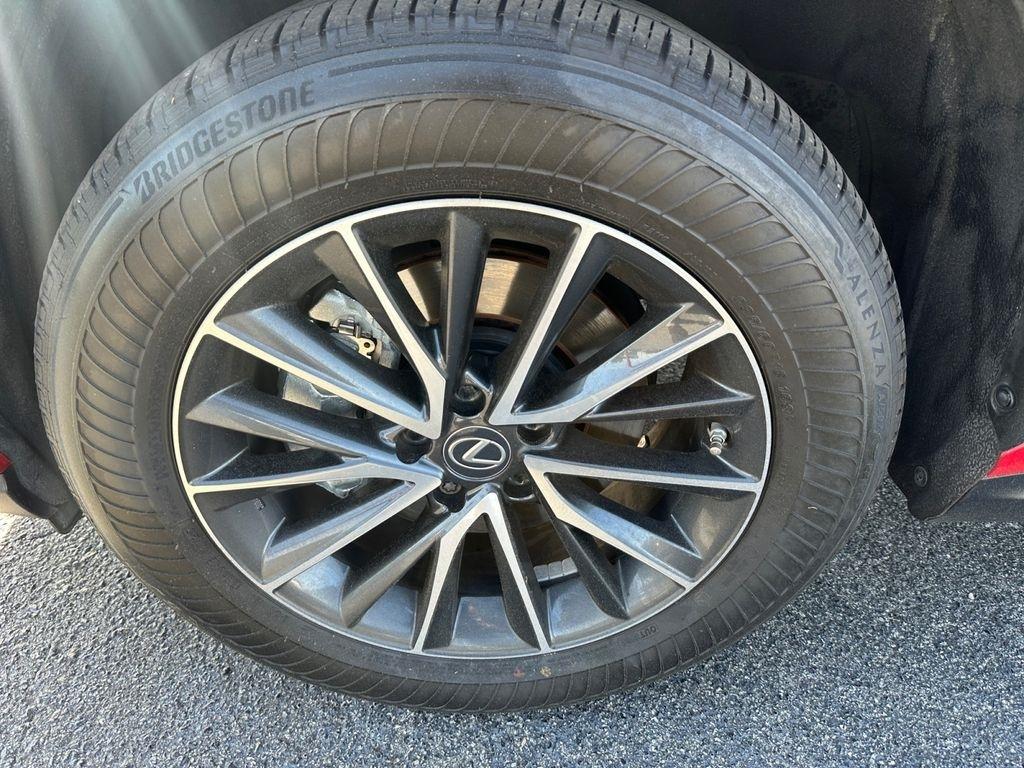 Lexus NX  2023