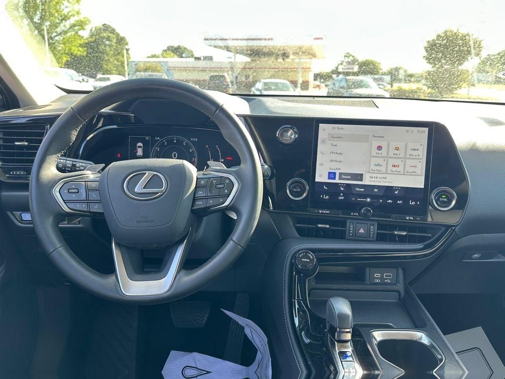 Lexus NX  2023
