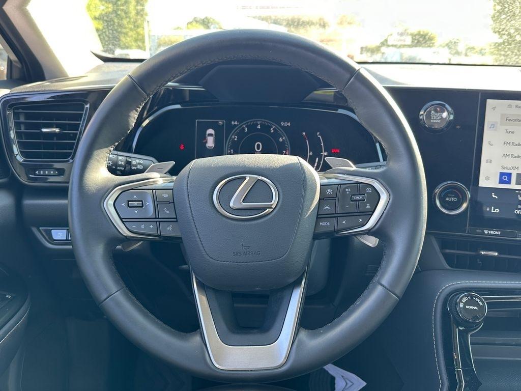 Lexus NX  2023