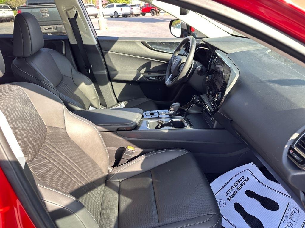 Lexus NX  2023