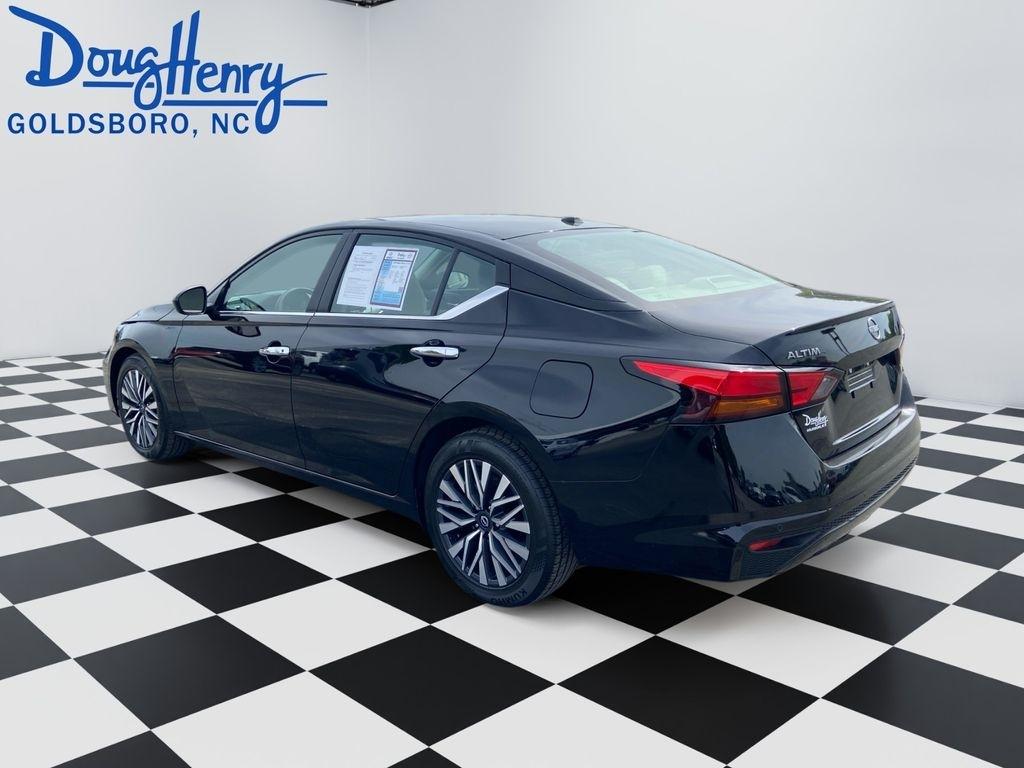 Nissan Altima  2025