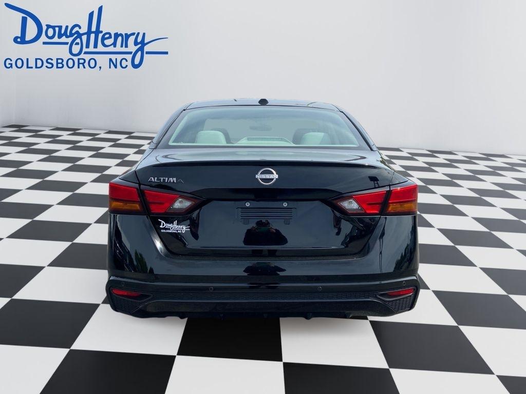 Nissan Altima  2025