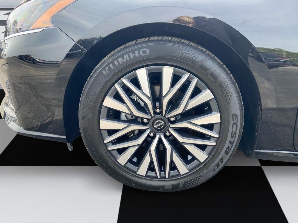 Nissan Altima  2025