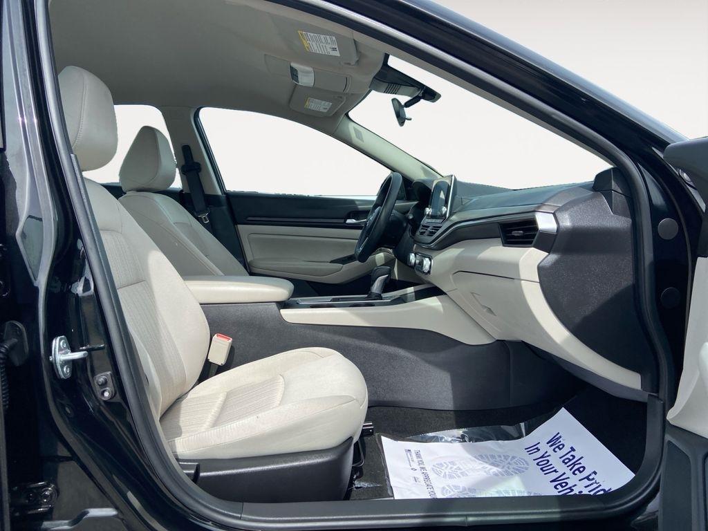 Nissan Altima  2025