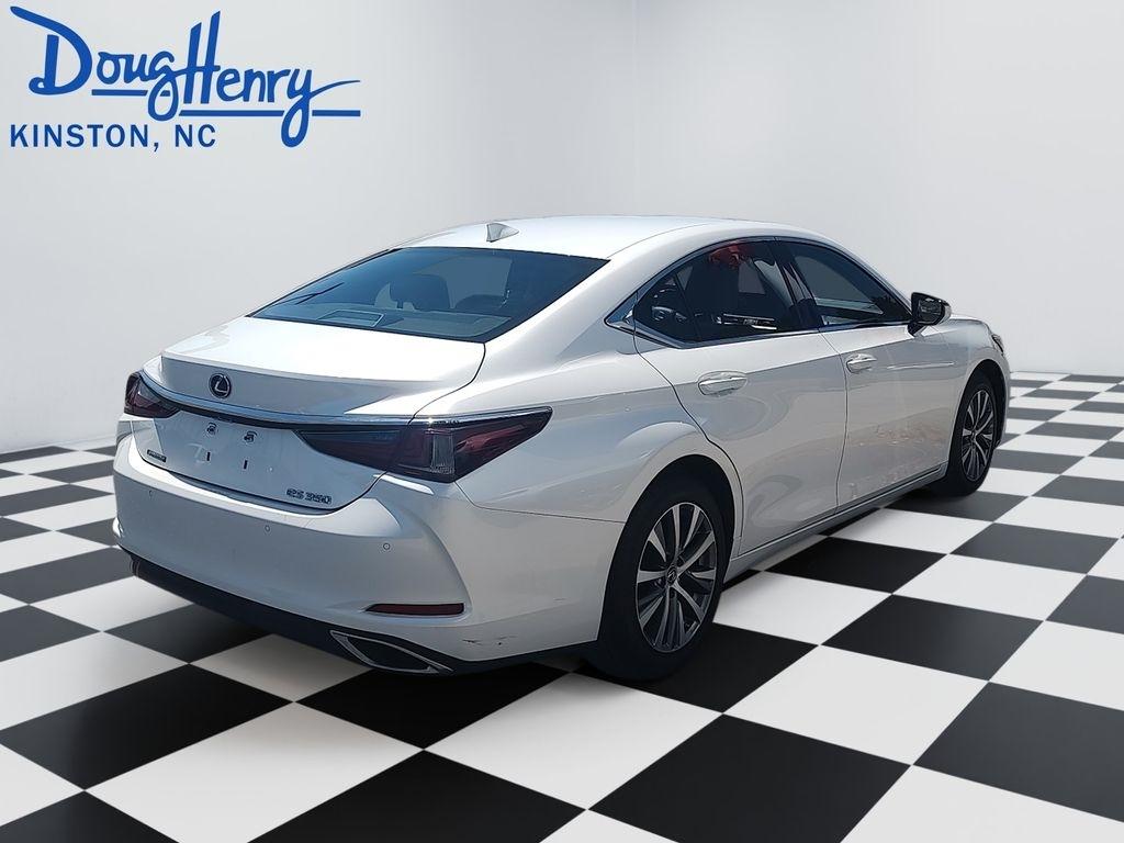 Lexus ES  2021