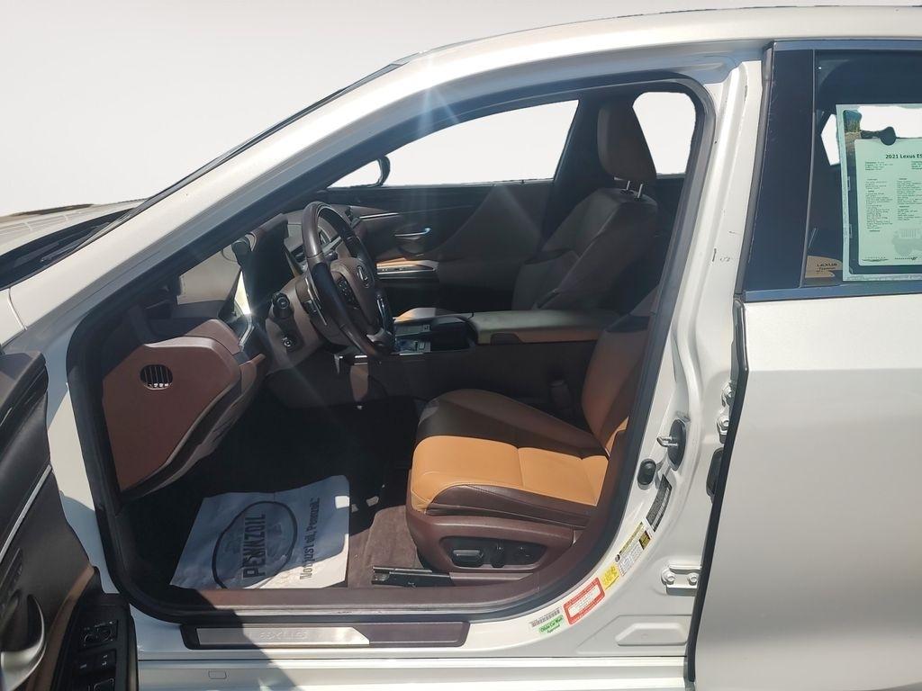 Lexus ES  2021