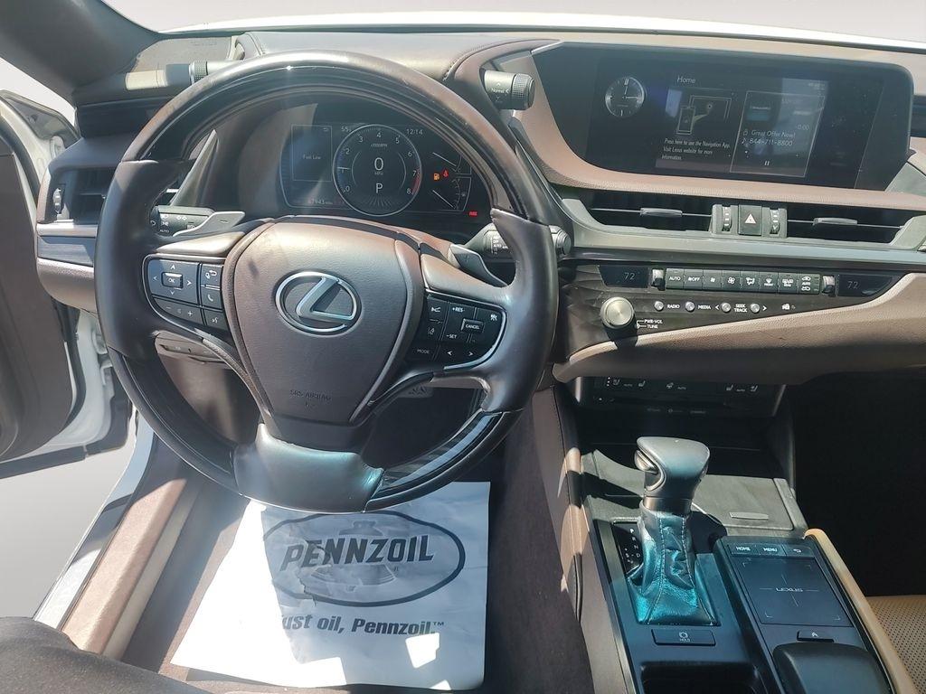 Lexus ES  2021