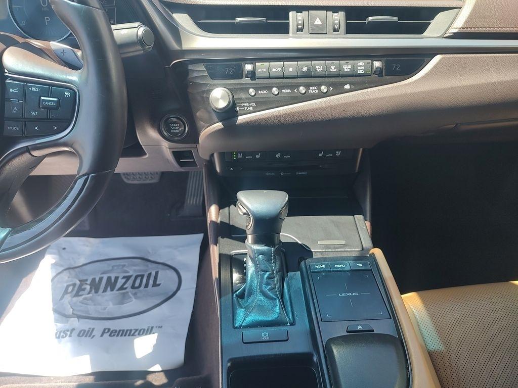 Lexus ES  2021