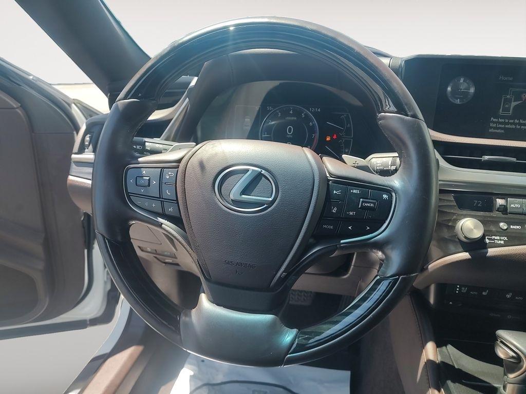 Lexus ES  2021