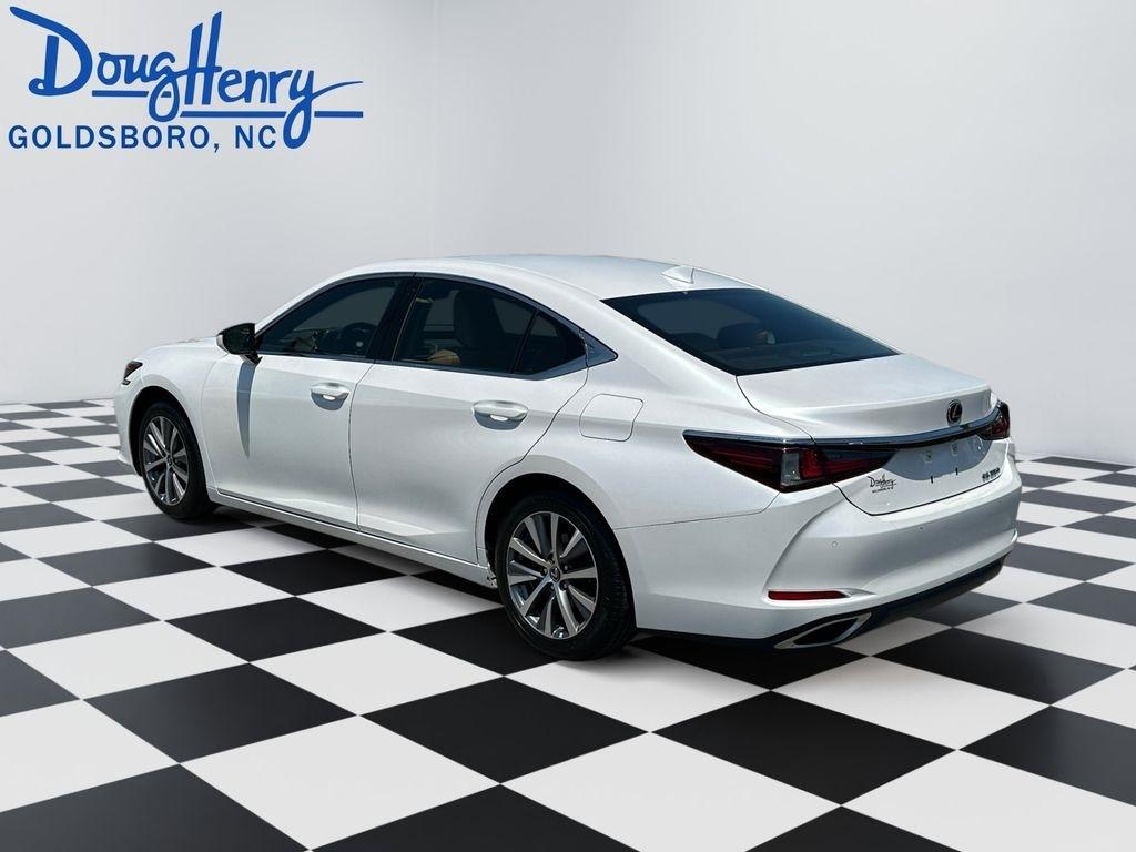 Lexus ES  2021