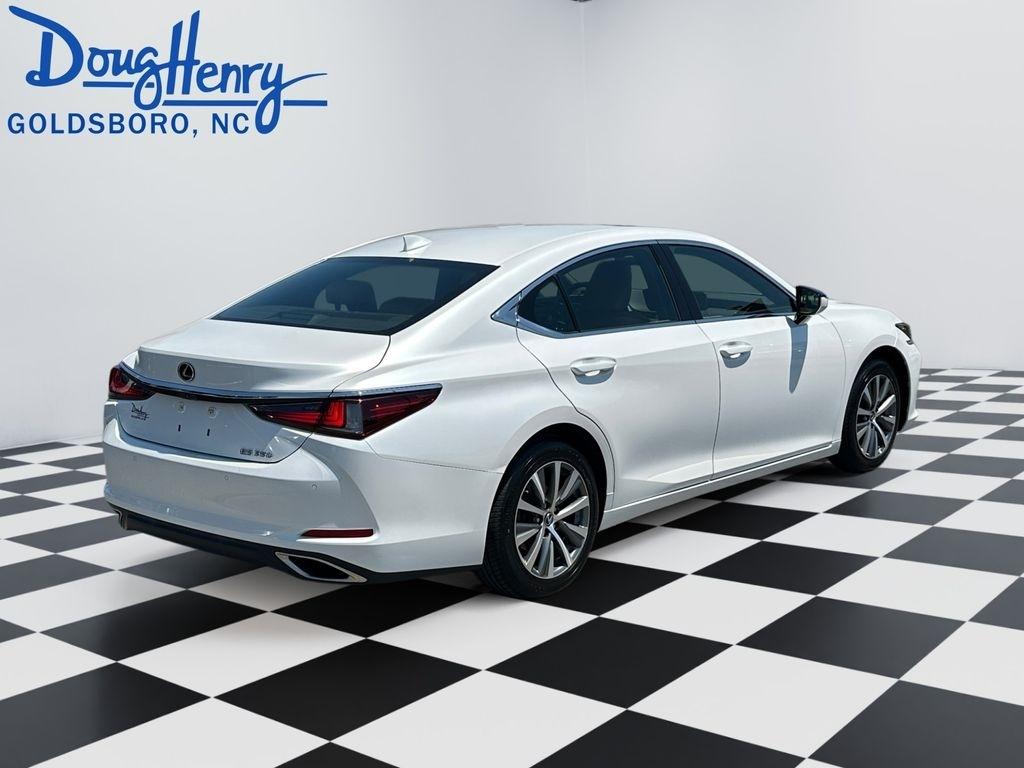 Lexus ES  2021