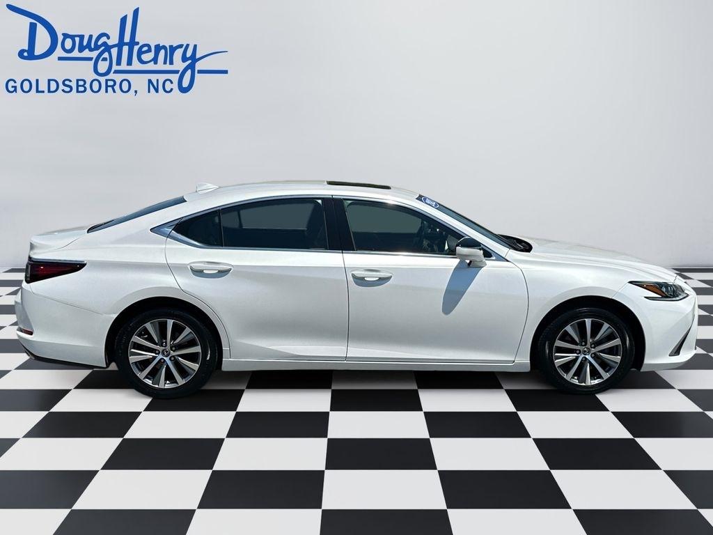 Lexus ES  2021