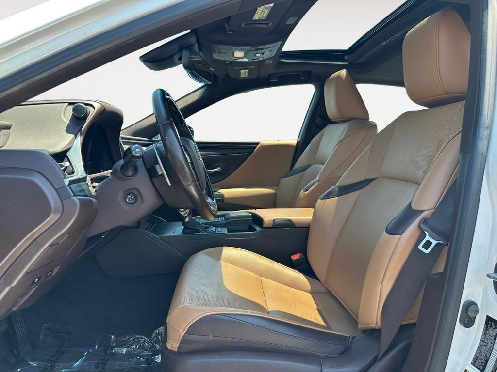 Lexus ES  2021