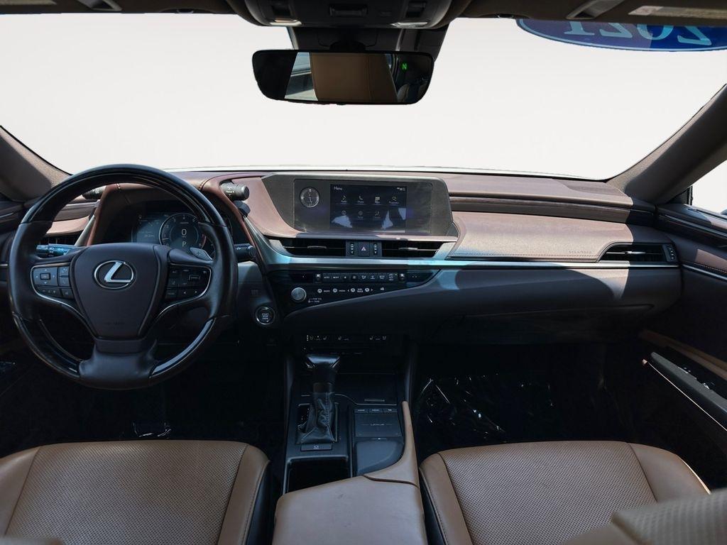 Lexus ES  2021