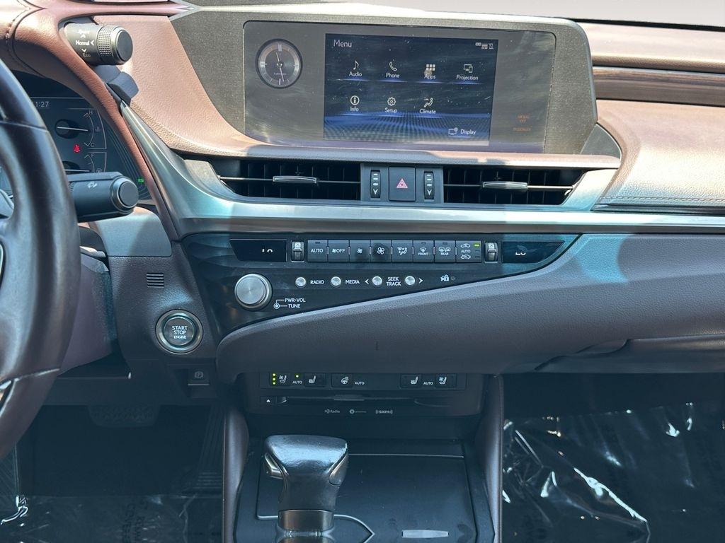 Lexus ES  2021